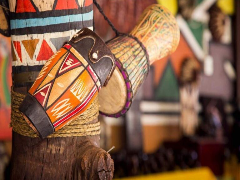 Cultura de la Aldea Lesedi y safari en el Parque de Leones – 1 día