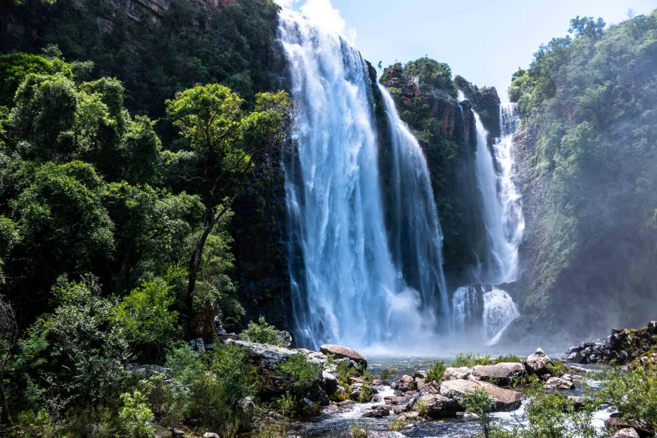 Explorar las cascadas de la región