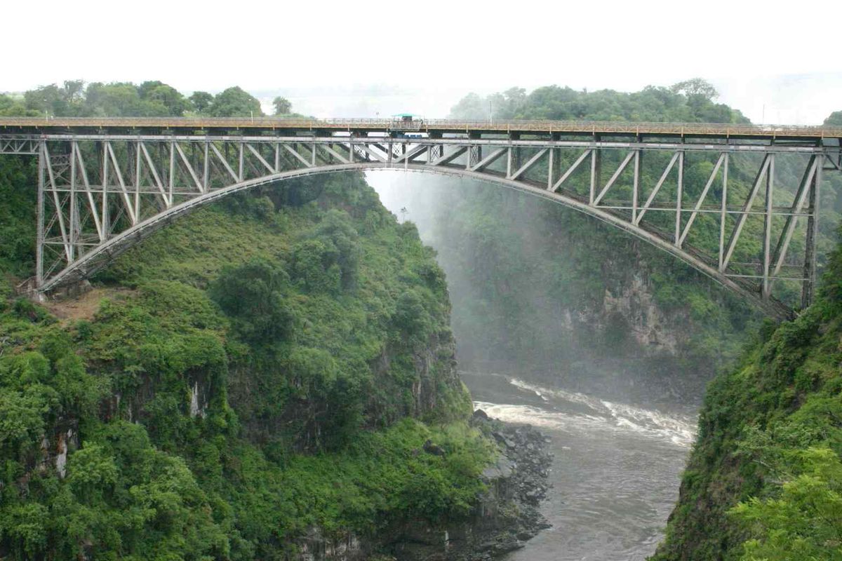 Tirolina y puenting en Victoria Falls Bridge