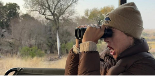 una mujer en el parque nacional kruger